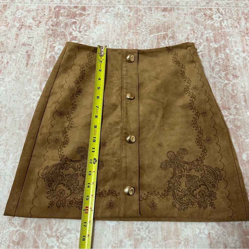 Commense Suede Detailed Buttoned Mini Skirt - Picture 9 of 10